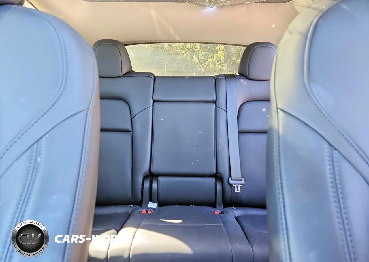 2023 Tesla Model Y VIN:7SAYGDEE3PF613397 - 10