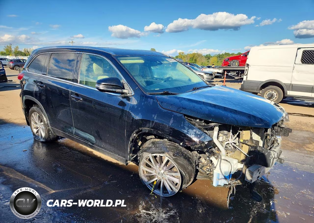 2018 Toyota Highlander Xle VIN:5TDJZRFH0JS557792 - 4