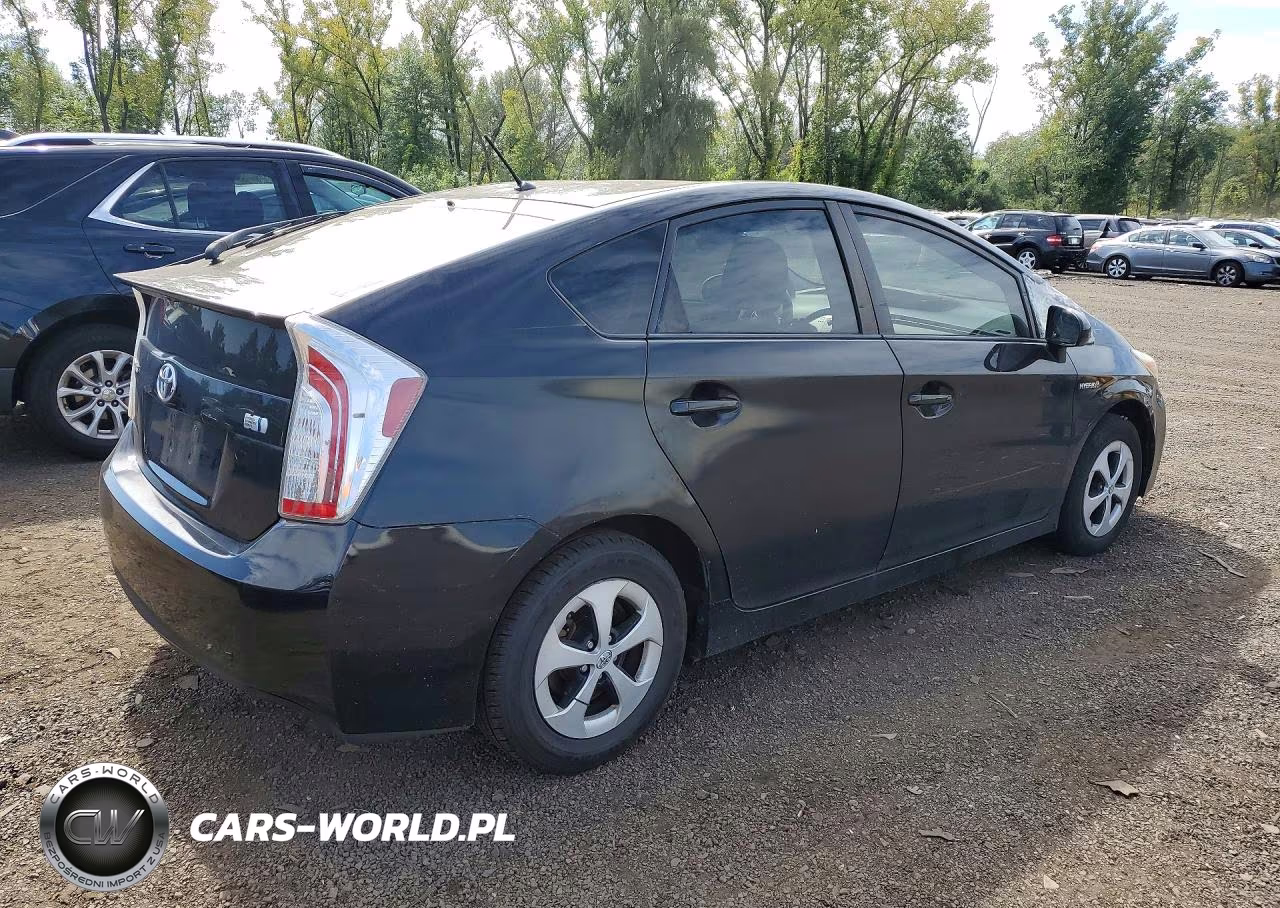 2014 Toyota Prius Two VIN:JTDKN3DU1E1770380 - 3