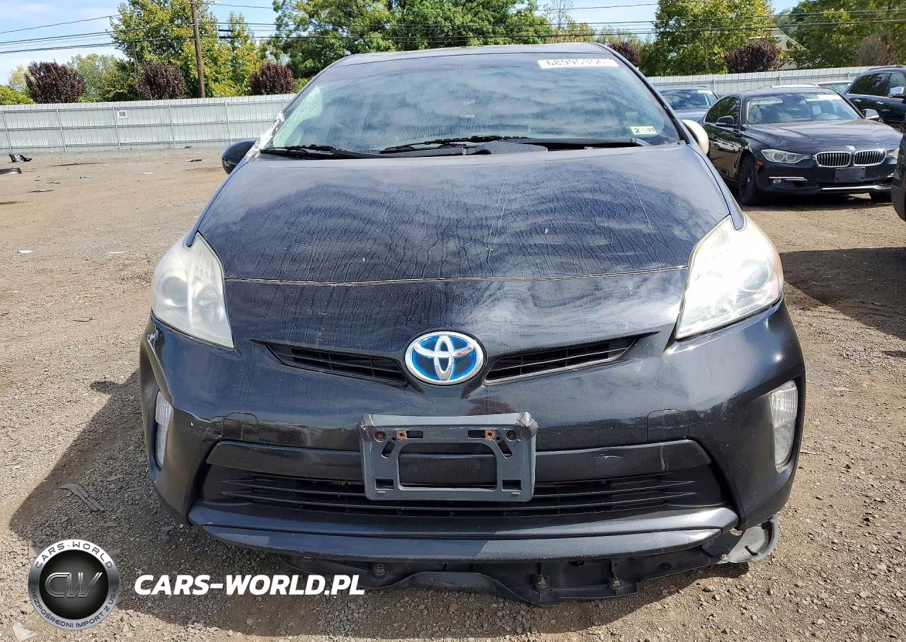 2014 Toyota Prius Two VIN:JTDKN3DU1E1770380 - 5