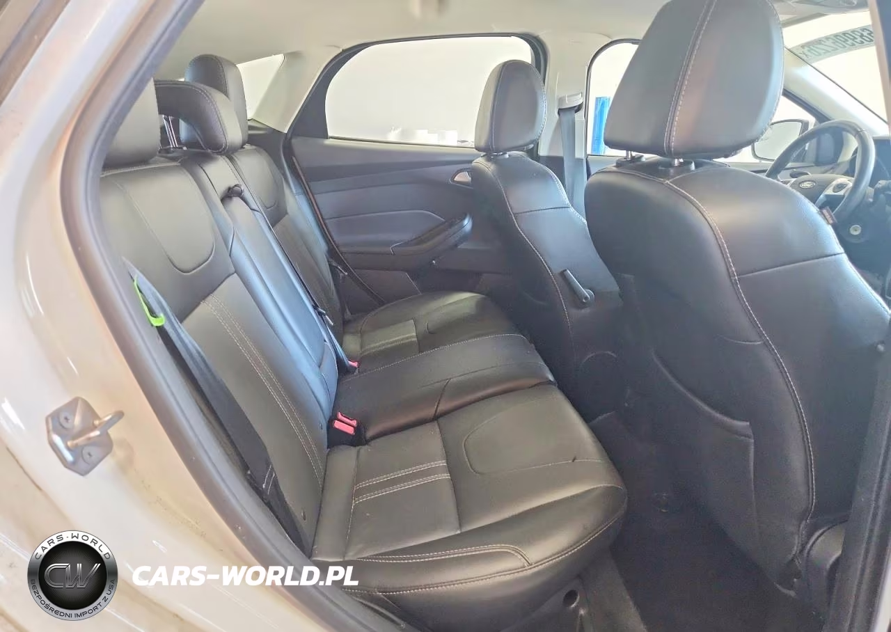 2014 Ford Focus Se VIN:1FADP3K27EL319257 - 10