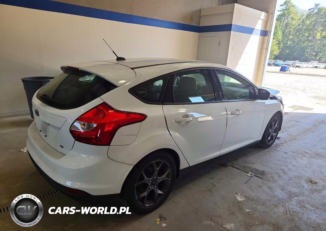 2014 Ford Focus Se VIN:1FADP3K27EL319257 - 3