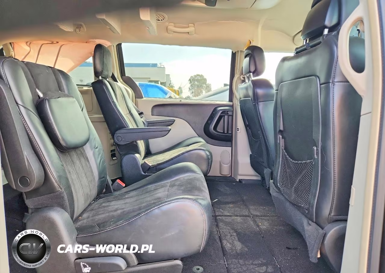 2014 Chrysler Town & Country Touring L VIN:2C4RC1CG2ER420059 - 10