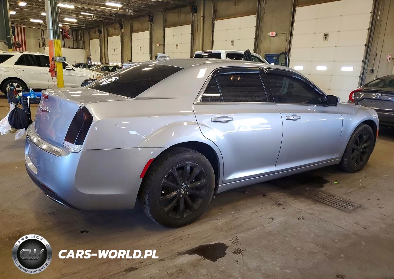 2017 Chrysler 300 Limited VIN:2C3CCARG0HH534976 - 3