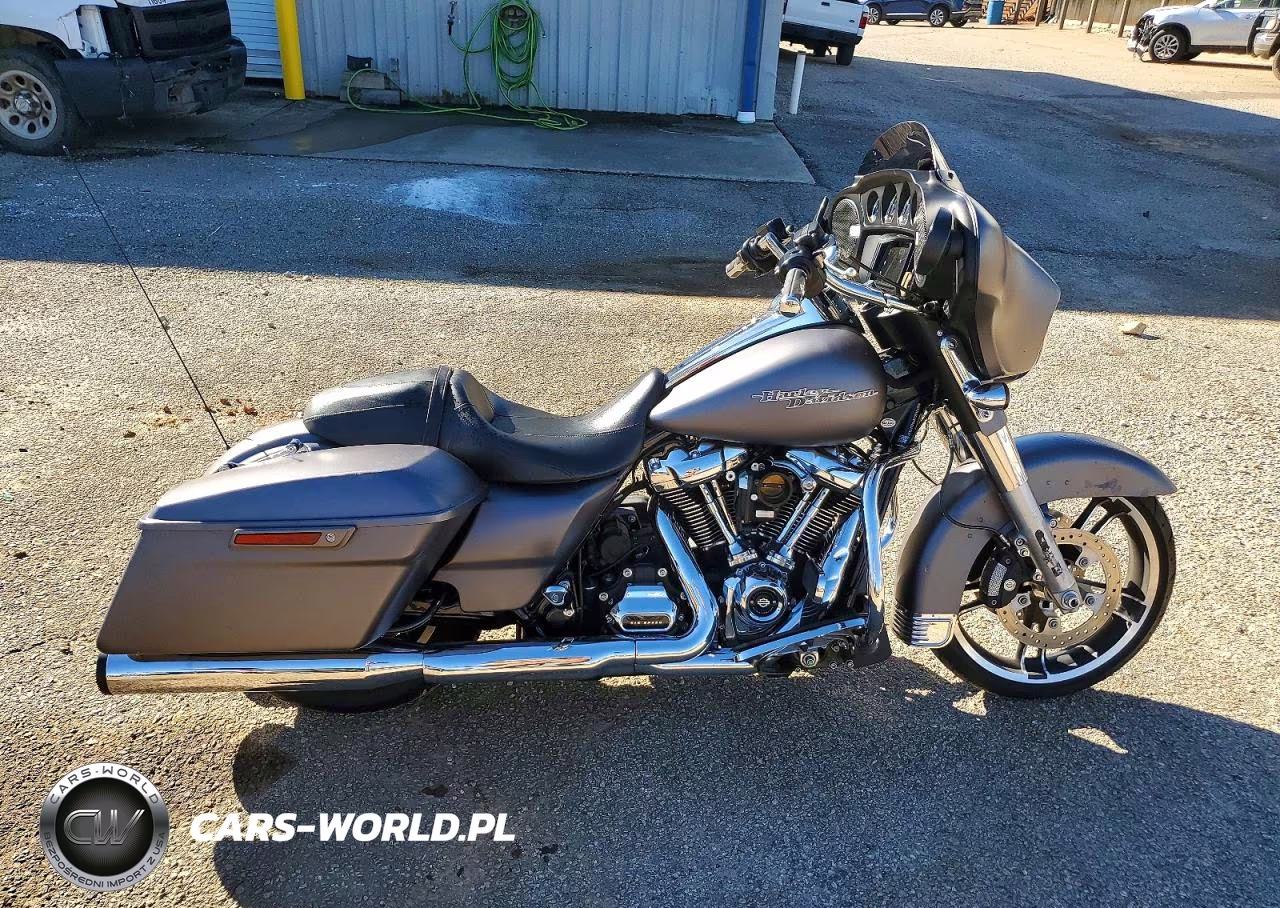 2017 Harley-Davidson Flhx Street Glide VIN:1HD1KBC16HB622681 - 1
