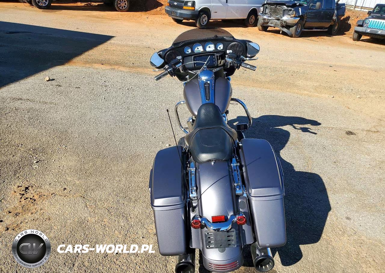 2017 Harley-Davidson Flhx Street Glide VIN:1HD1KBC16HB622681 - 4