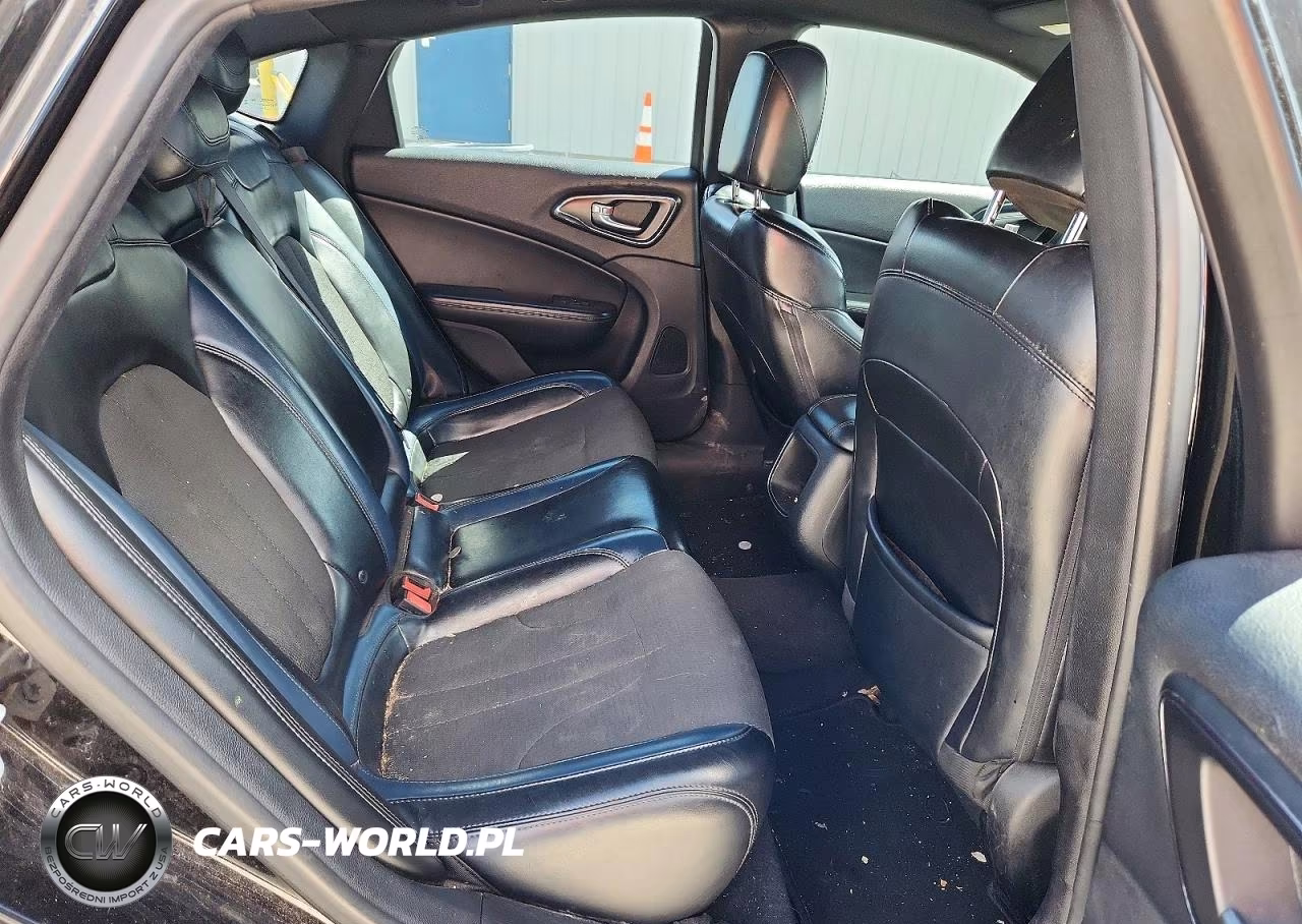 2015 Chrysler 200 S VIN:1C3CCCBB2FN757132 - 10