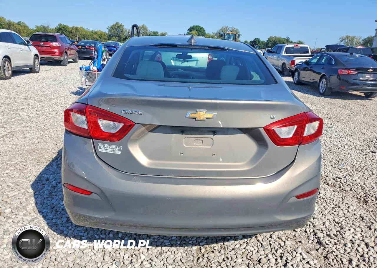 2018 Chevrolet Cruze Lt VIN:1G1BE5SM8J7125692 - 6