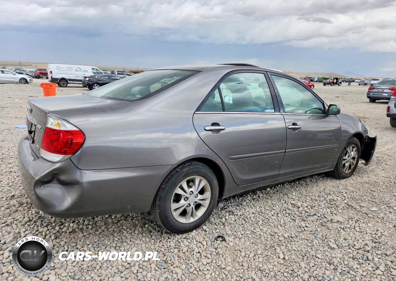 2005 Toyota Camry Le V6 VIN:4T1BF30K15U614786 - 3