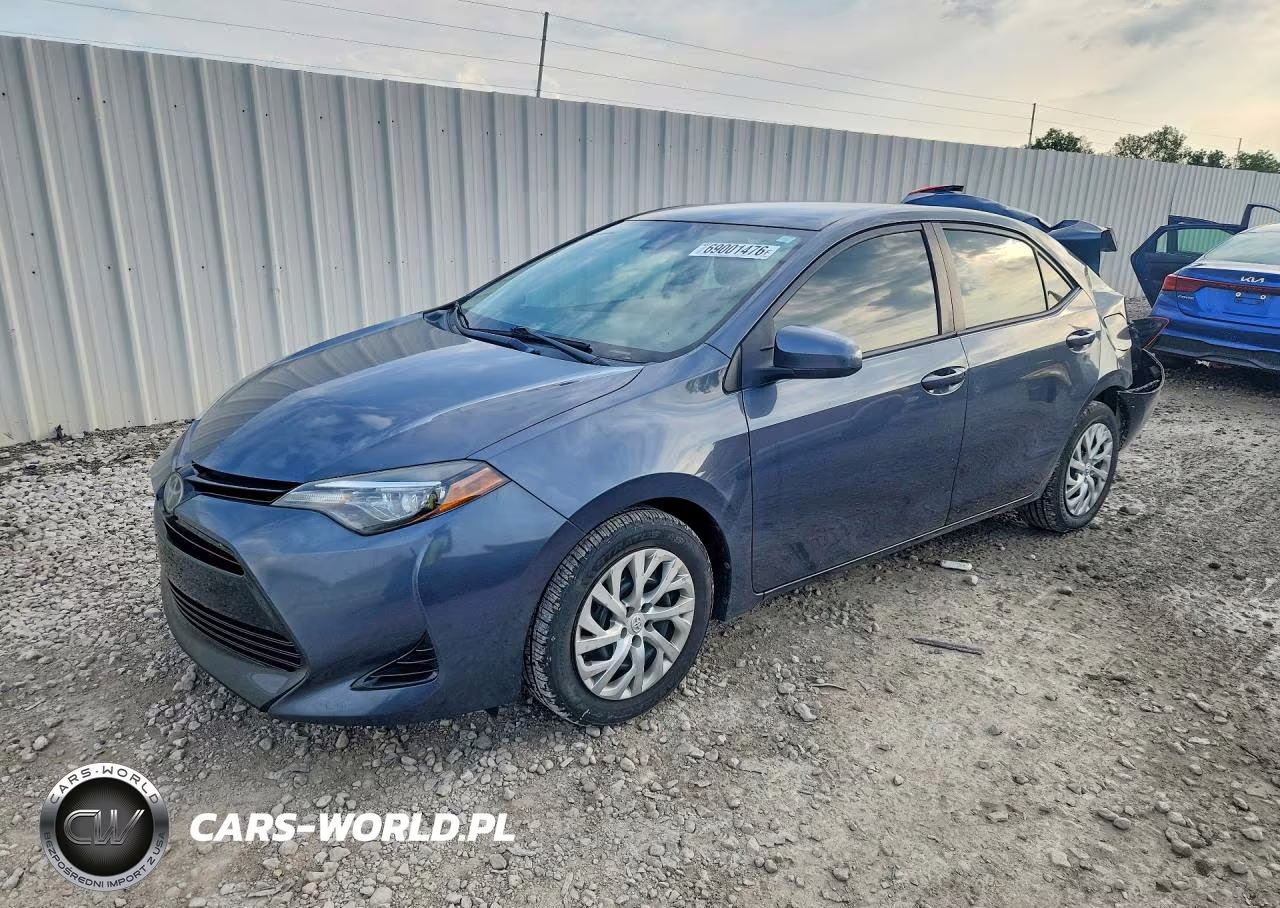 2018 Toyota Corolla Le VIN:2T1BURHE3JC075817 - 1