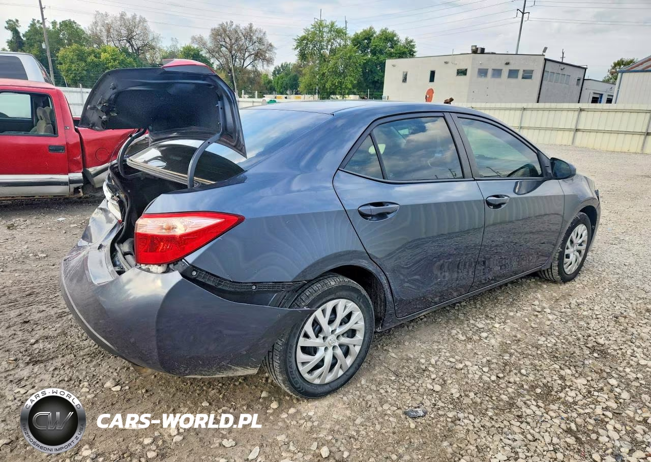 2018 Toyota Corolla Le VIN:2T1BURHE3JC075817 - 3