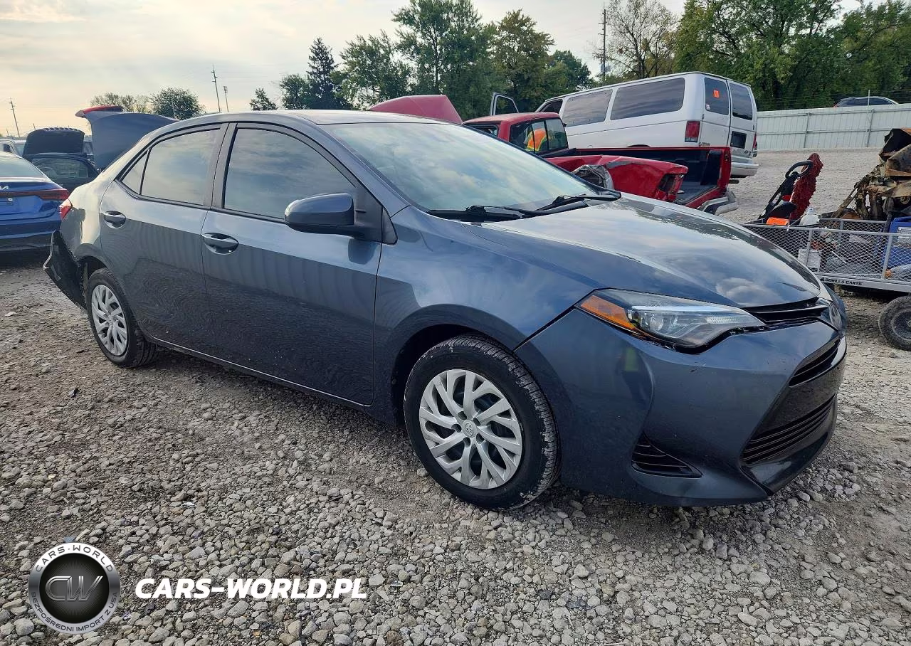 2018 Toyota Corolla Le VIN:2T1BURHE3JC075817 - 4