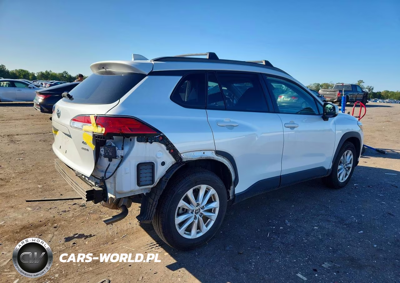 2022 Toyota Corolla Cross Le VIN:7MUCAABG4NV011569 - 3
