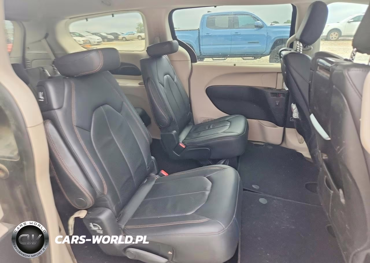 2017 Chrysler Pacifica Touring L Plus VIN:2C4RC1EG9HR684025 - 11