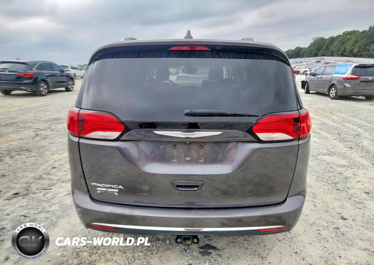 2017 Chrysler Pacifica Touring L Plus VIN:2C4RC1EG9HR684025 - 6