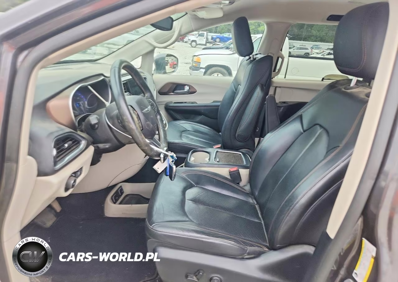 2017 Chrysler Pacifica Touring L Plus VIN:2C4RC1EG9HR684025 - 7