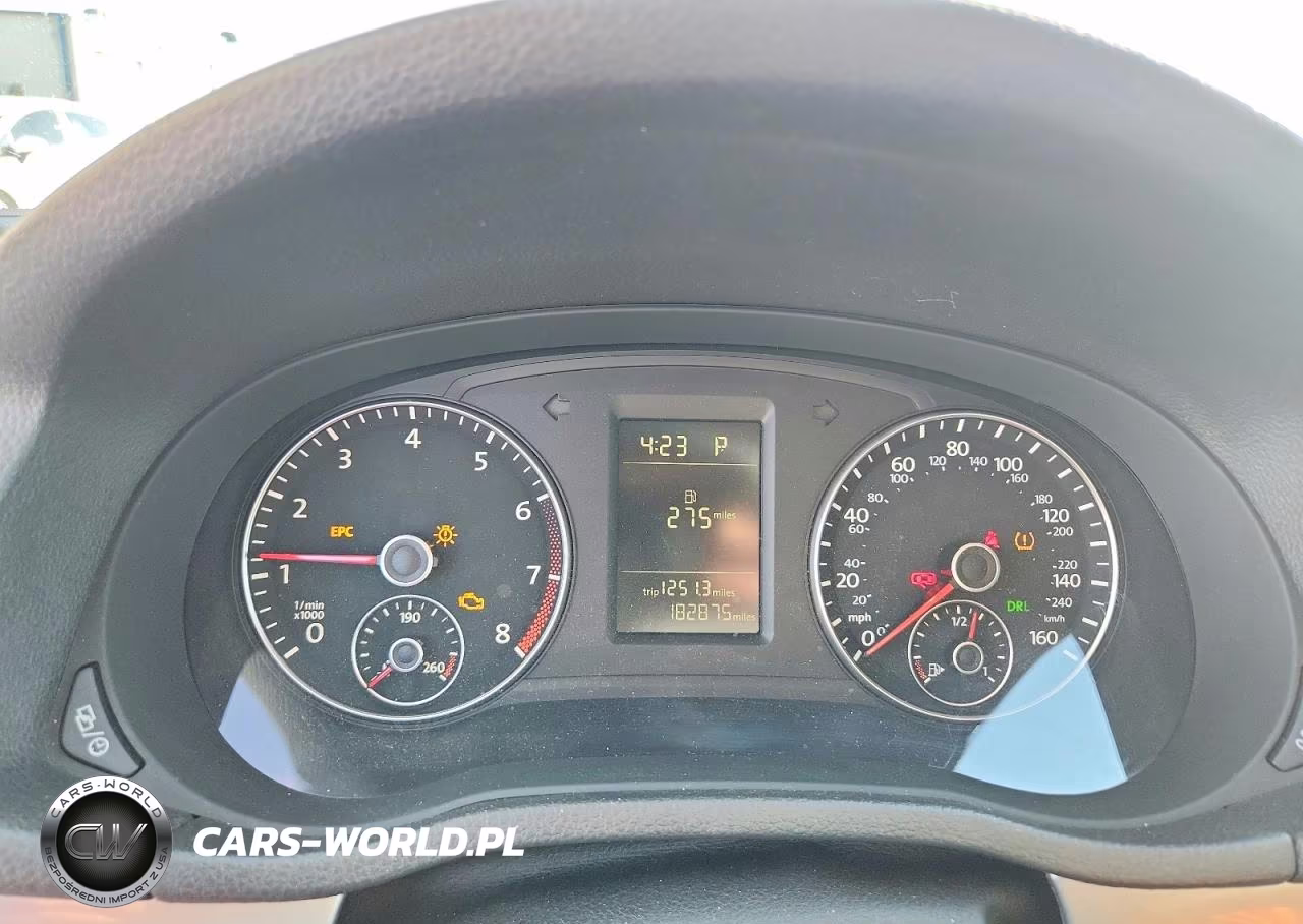 2015 Volkswagen Passat S VIN:1VWAT7A38FC010793 - 9