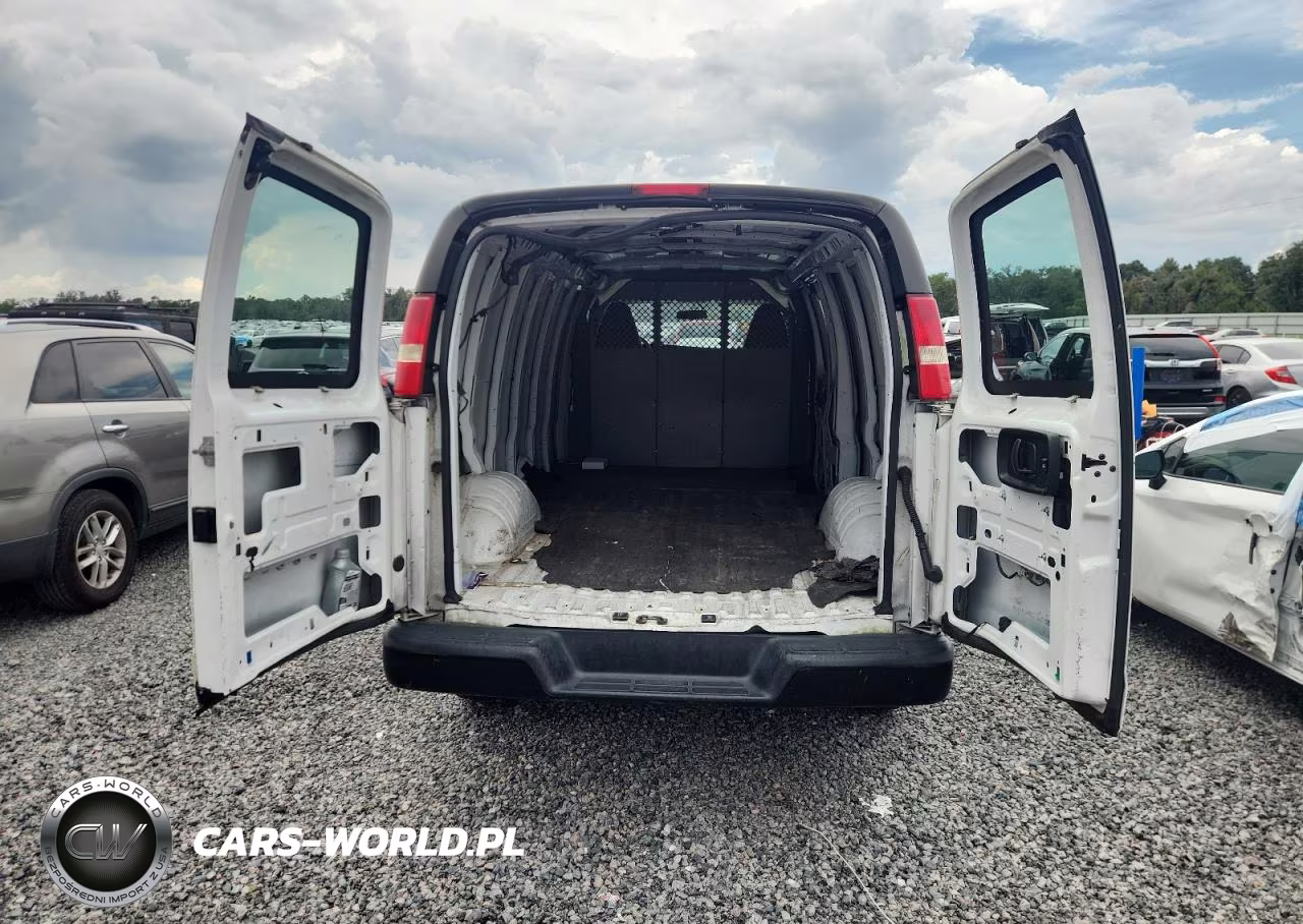 2018 Chevrolet Express G2500 Delivery Van VIN:1GCWGBFP2J1279548 - 10