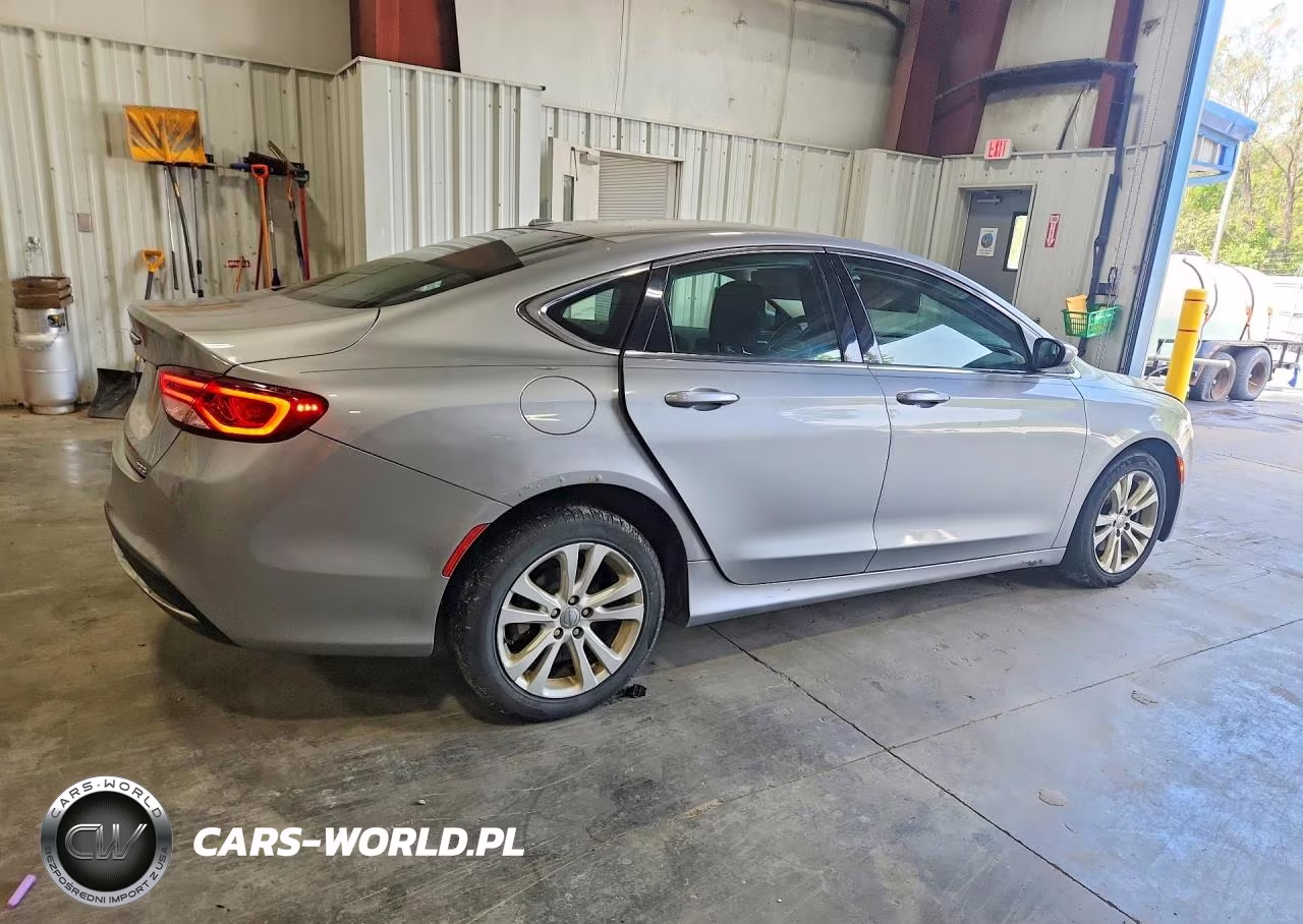2015 Chrysler 200 Limited VIN:1C3CCCAB6FN631194 - 3