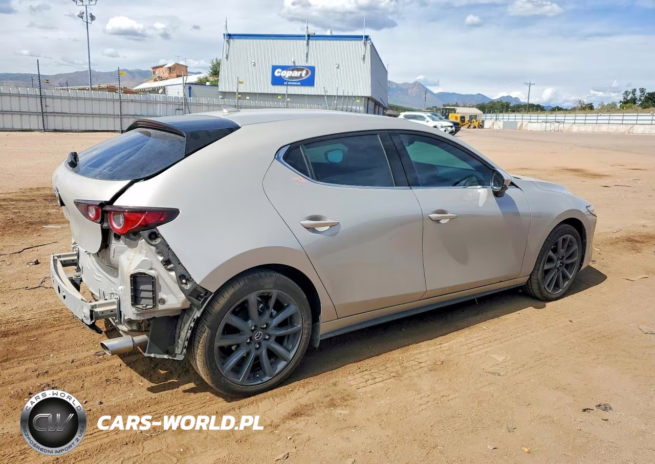 2026 Mazda 3 Premium VIN:JM1BPAML1T1885984 - 3