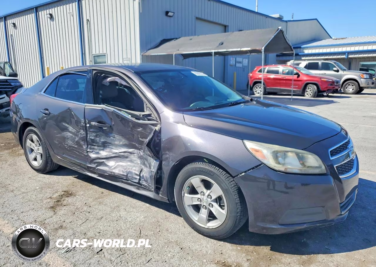 2013 Chevrolet Malibu Ls VIN:1G11B5SA5DF350737 - 4