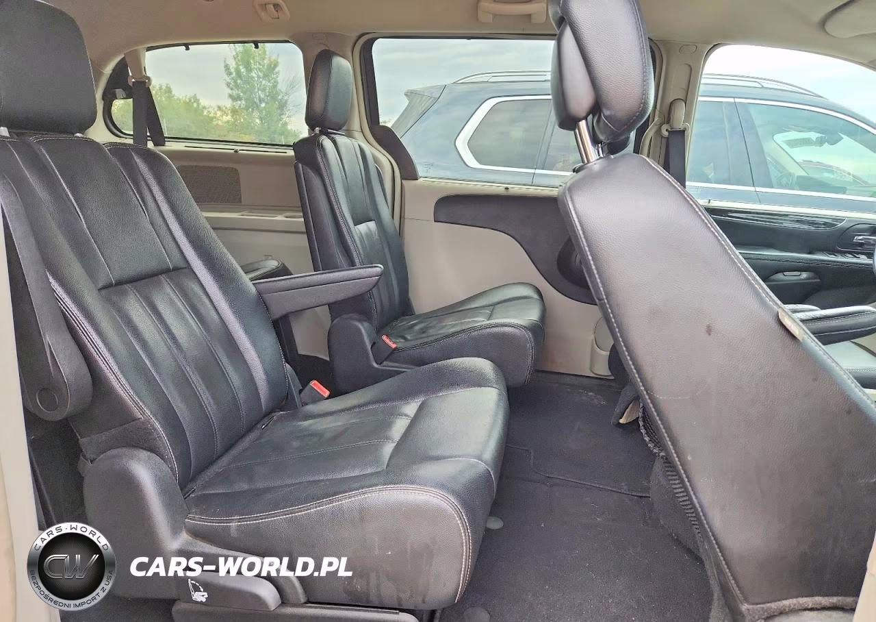 2015 Chrysler Town & Country Touring VIN:2C4RC1BG3FR597058 - 11