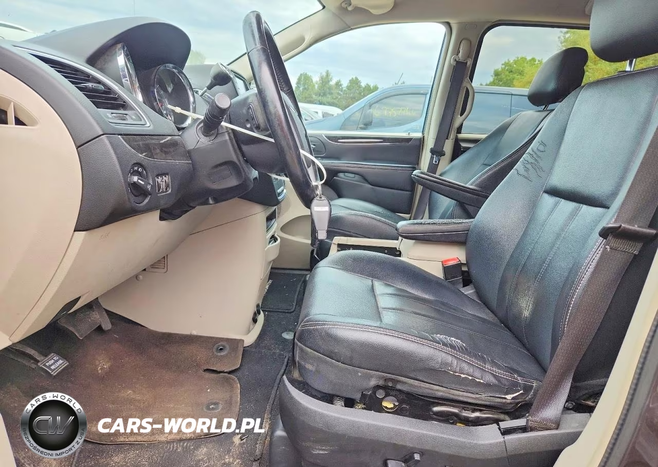 2015 Chrysler Town & Country Touring VIN:2C4RC1BG3FR597058 - 7