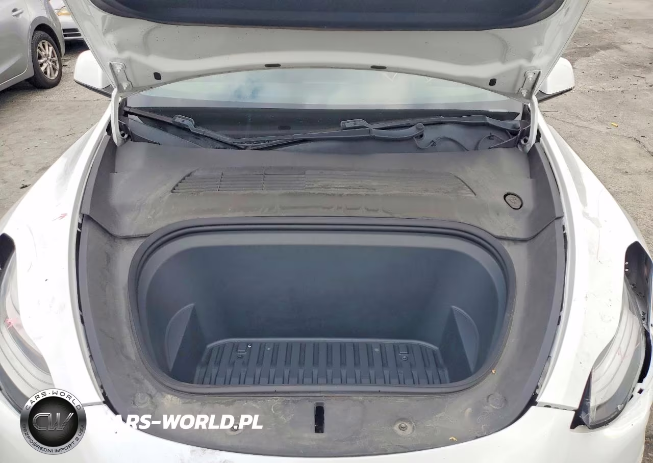 2020 Tesla Model Y VIN:5YJYGDEE0LF026243 - 11