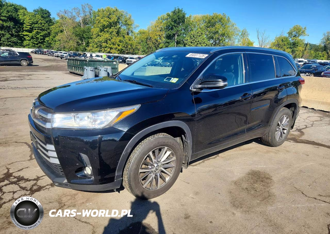 2018 Toyota Highlander Xle VIN:5TDJZRFH2JS538919 - 1