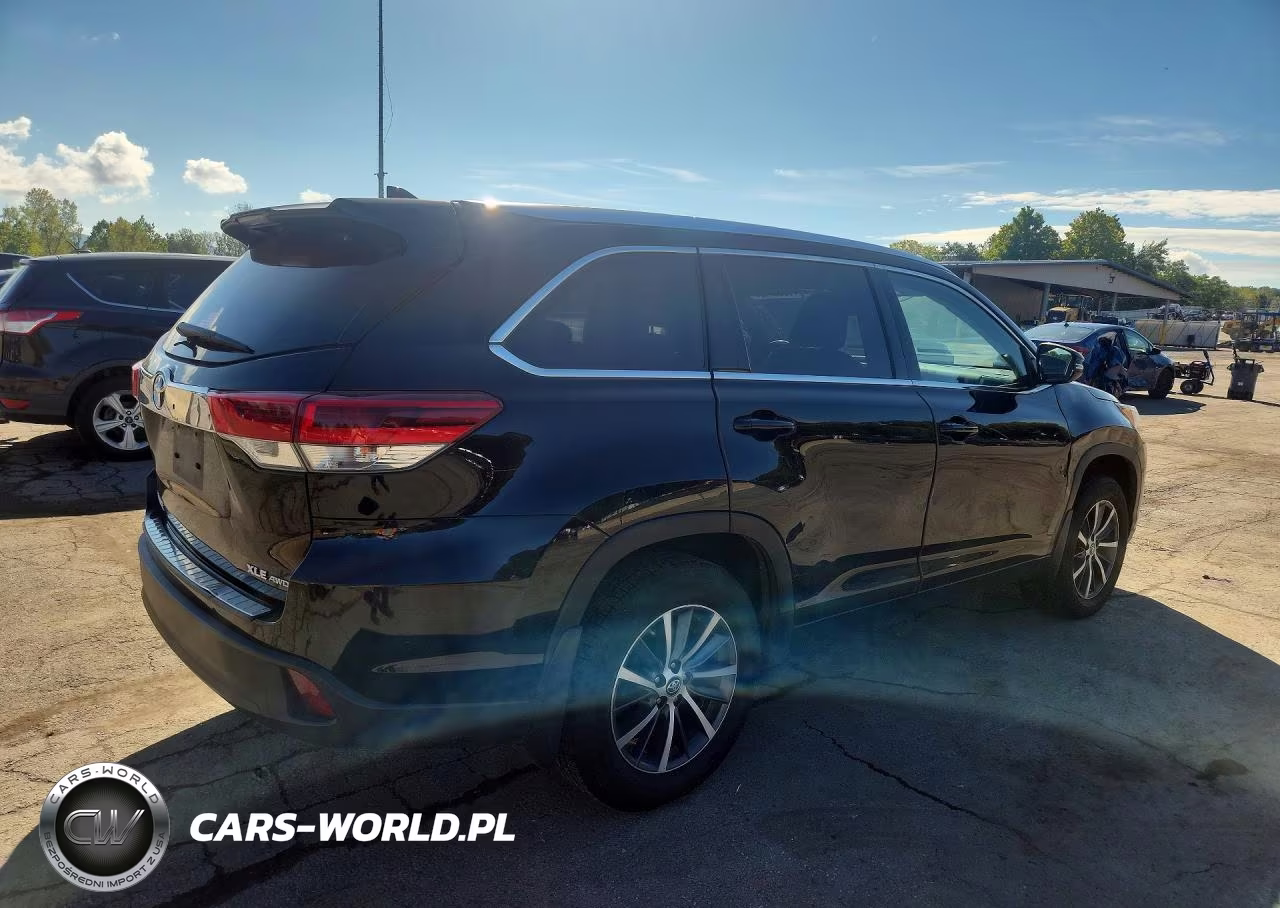 2018 Toyota Highlander Xle VIN:5TDJZRFH2JS538919 - 3