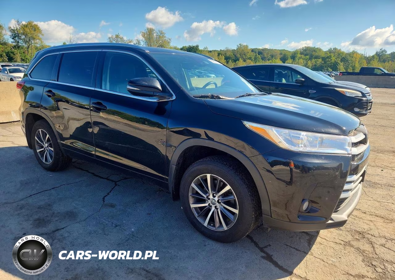 2018 Toyota Highlander Xle VIN:5TDJZRFH2JS538919 - 4