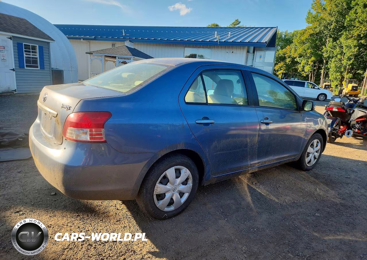 2025 Toyota Yaris Base VIN:JTDBT923971165996 - 3