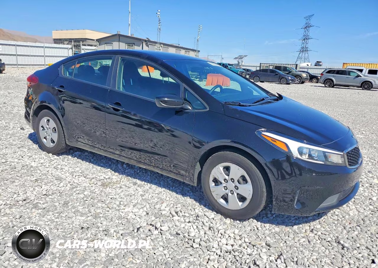 2017 Kia Forte Lx VIN:3KPFL4A7XHE084917 - 4