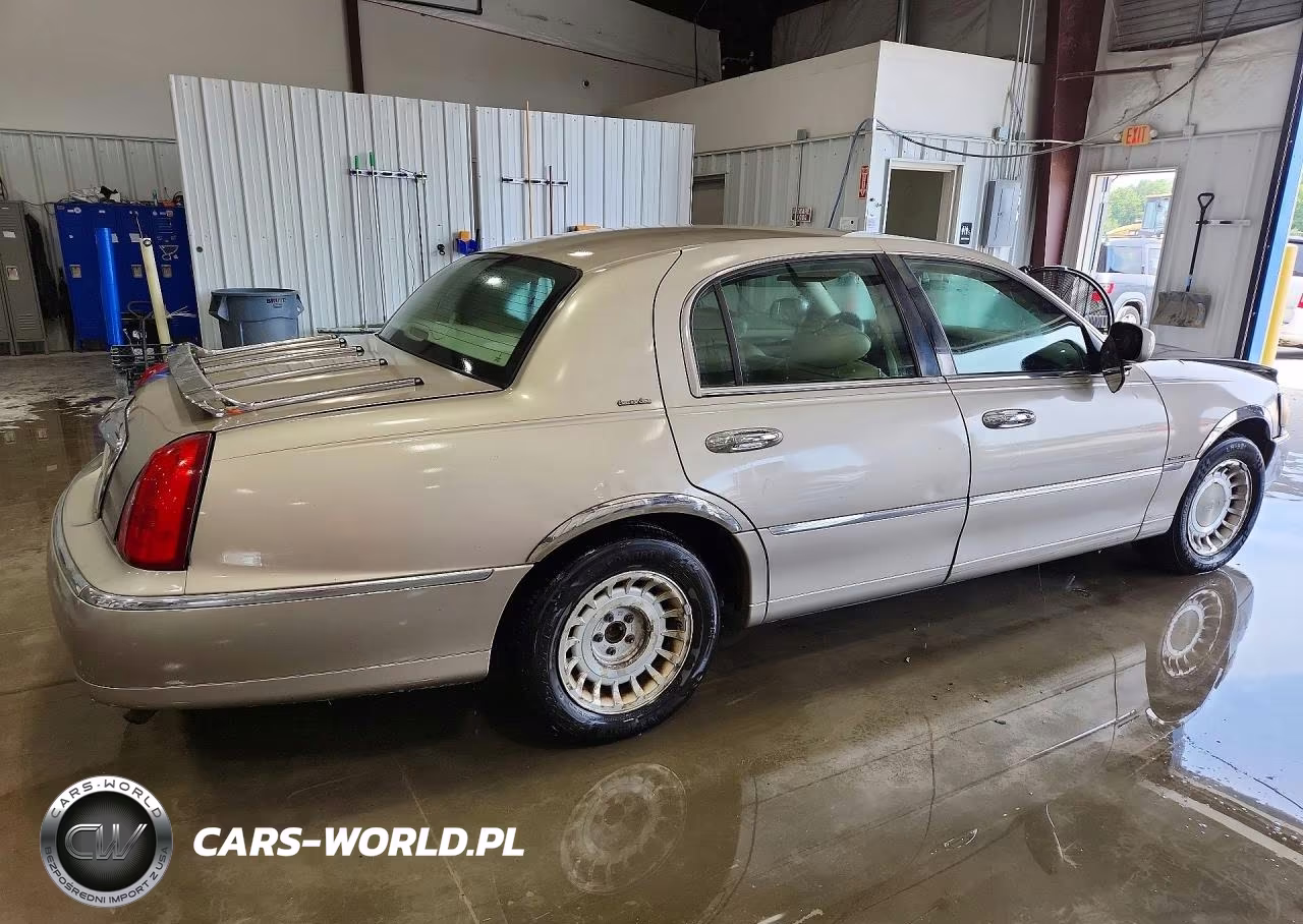 2001 Lincoln Town Car Executive VIN:1LNHM81W91Y712434 - 3