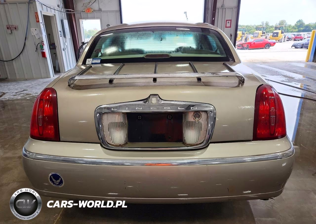 2001 Lincoln Town Car Executive VIN:1LNHM81W91Y712434 - 6