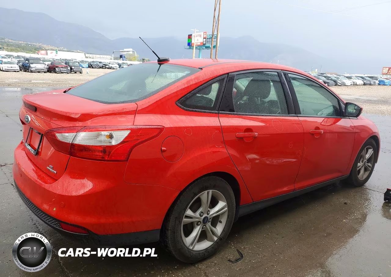 2014 Ford Focus Se VIN:1FADP3F27EL421037 - 3