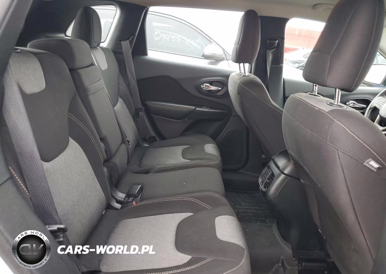 2016 Jeep Cherokee Sport VIN:1C4PJLAB3GW178196 - 10