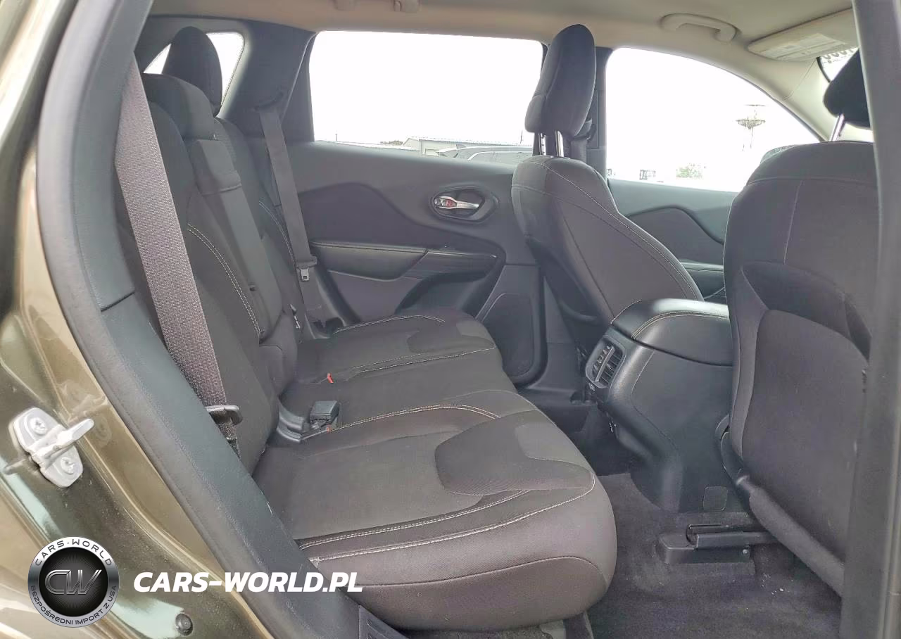 2023 Jeep Cherokee Latitude VIN:1C4PJMCSXFW649486 - 11