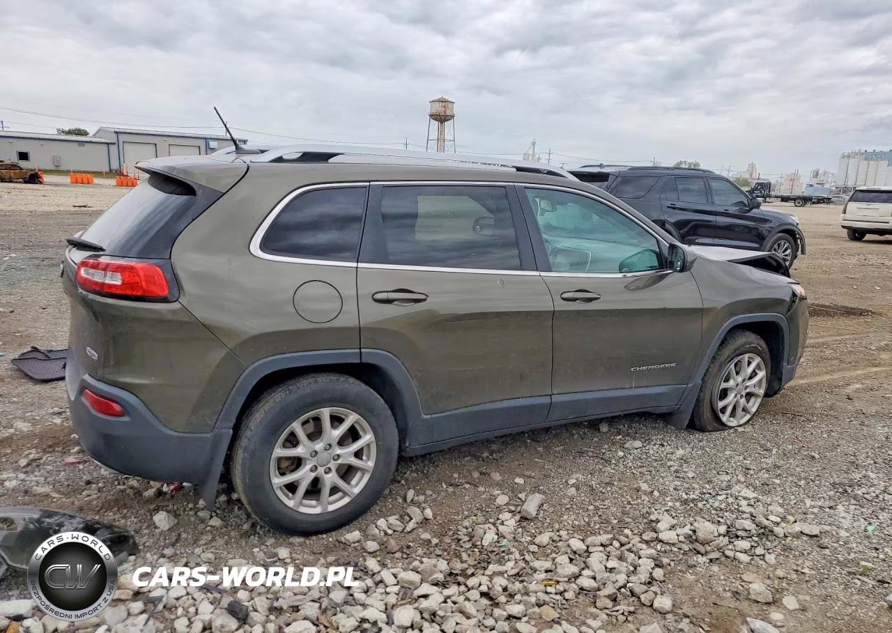 2023 Jeep Cherokee Latitude VIN:1C4PJMCSXFW649486 - 3