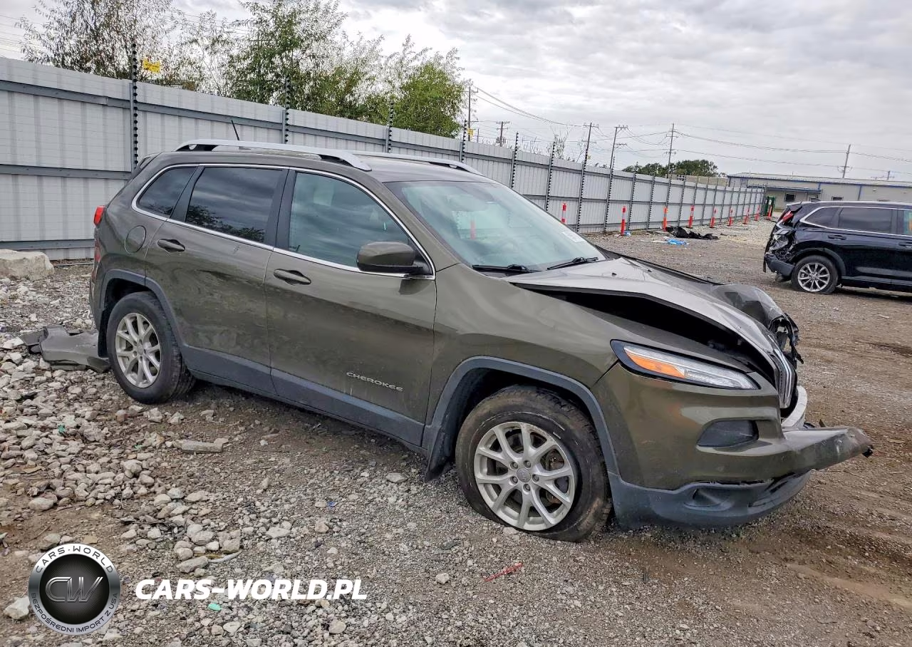 2023 Jeep Cherokee Latitude VIN:1C4PJMCSXFW649486 - 4