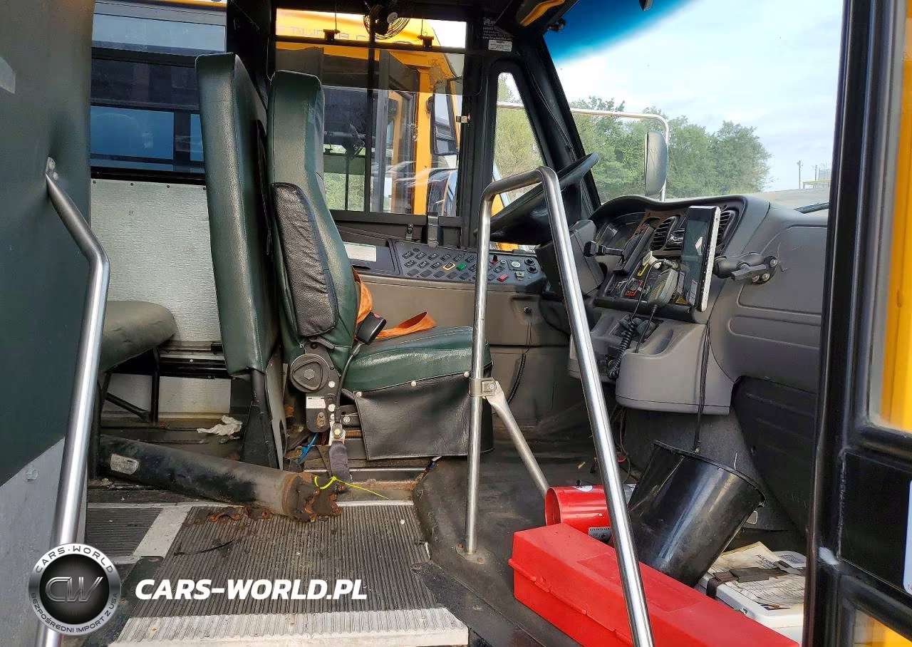 2012 Freightliner Chassis B2B VIN:4UZABRDT0CCBF9315 - 7