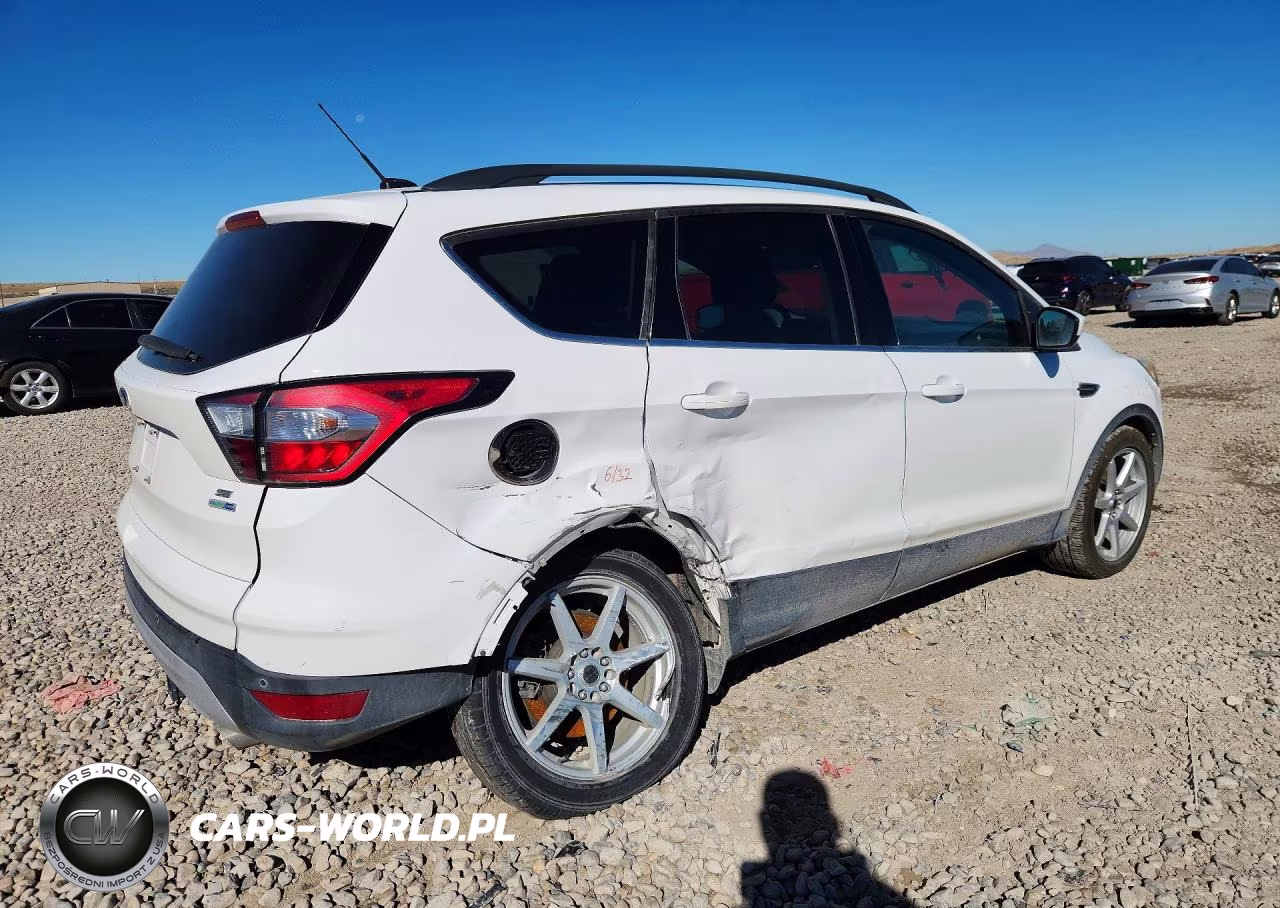 2017 Ford Escape Se VIN:1FMCU9G90HUD85618 - 3