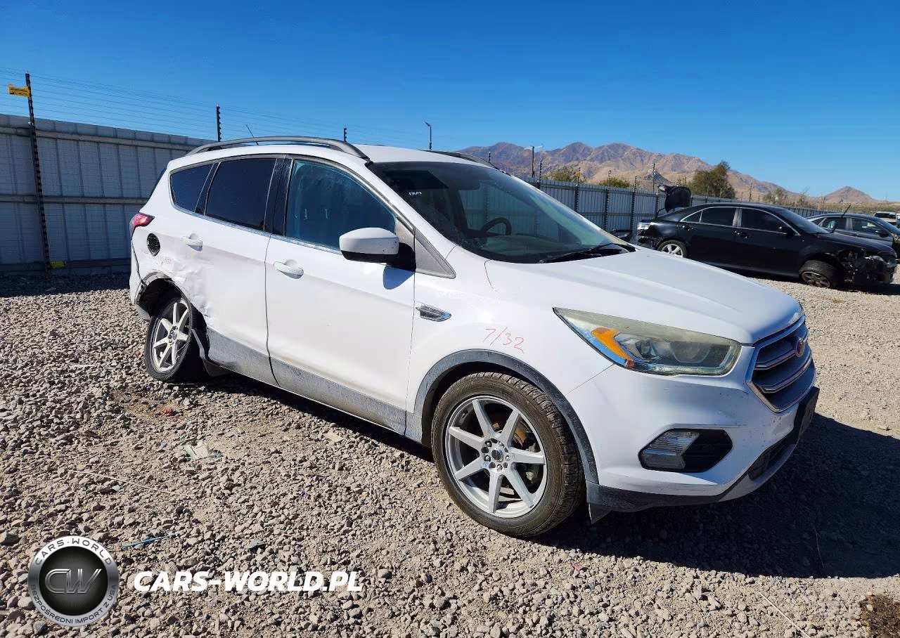 2017 Ford Escape Se VIN:1FMCU9G90HUD85618 - 4