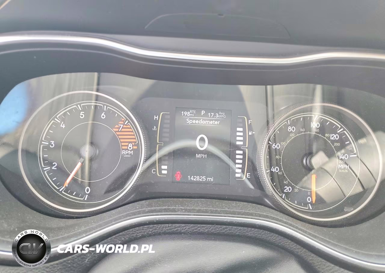 2019 Jeep Cherokee Latitude Plus VIN:1C4PJMLX2KD415523 - 9