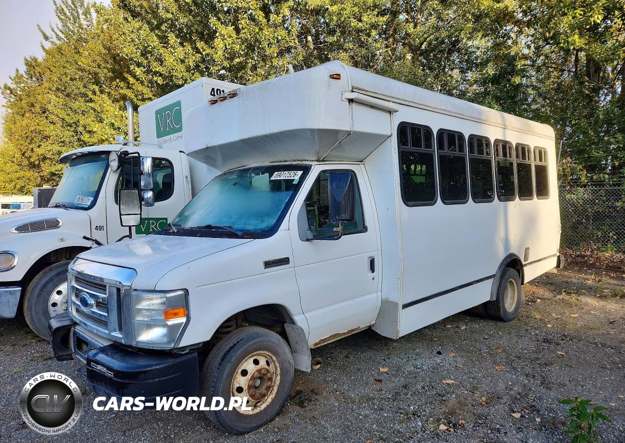 2011 Ford Econoline E450 Super Duty Cutaway Van