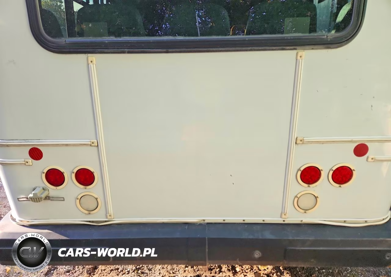 2011 Ford Econoline E450 Super Duty Cutaway Van VIN:1FDFE4FS6BDA63087 - 10