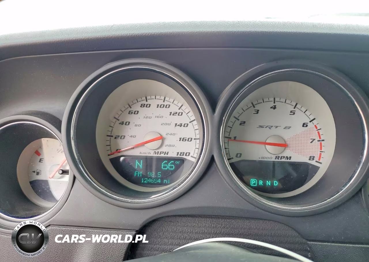 2008 Dodge Challenger Srt-8 VIN:2B3LJ74W48H311747 - 9