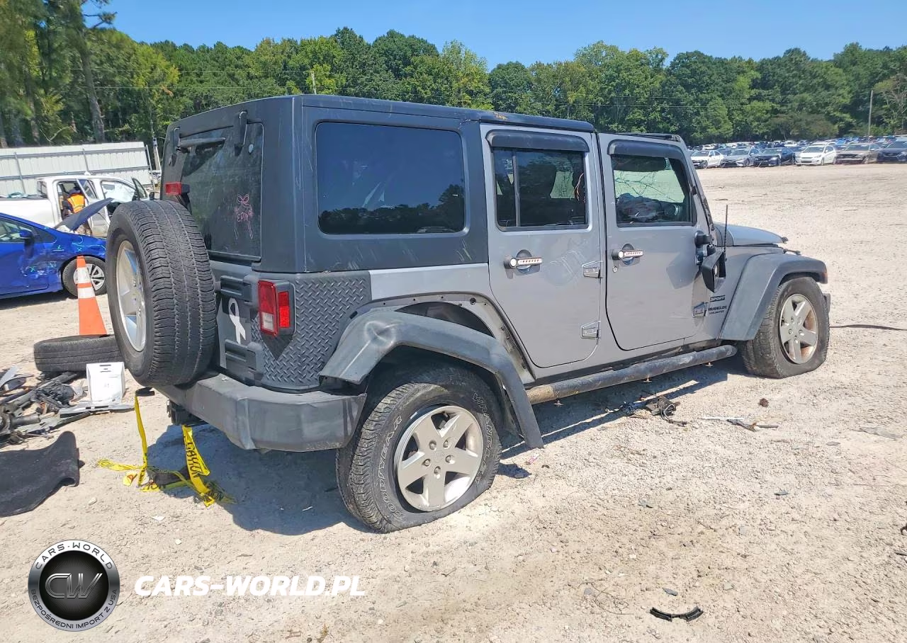 2014 Jeep Wrangler Unlimited Sport VIN:1C4BJWDG5EL316130 - 3