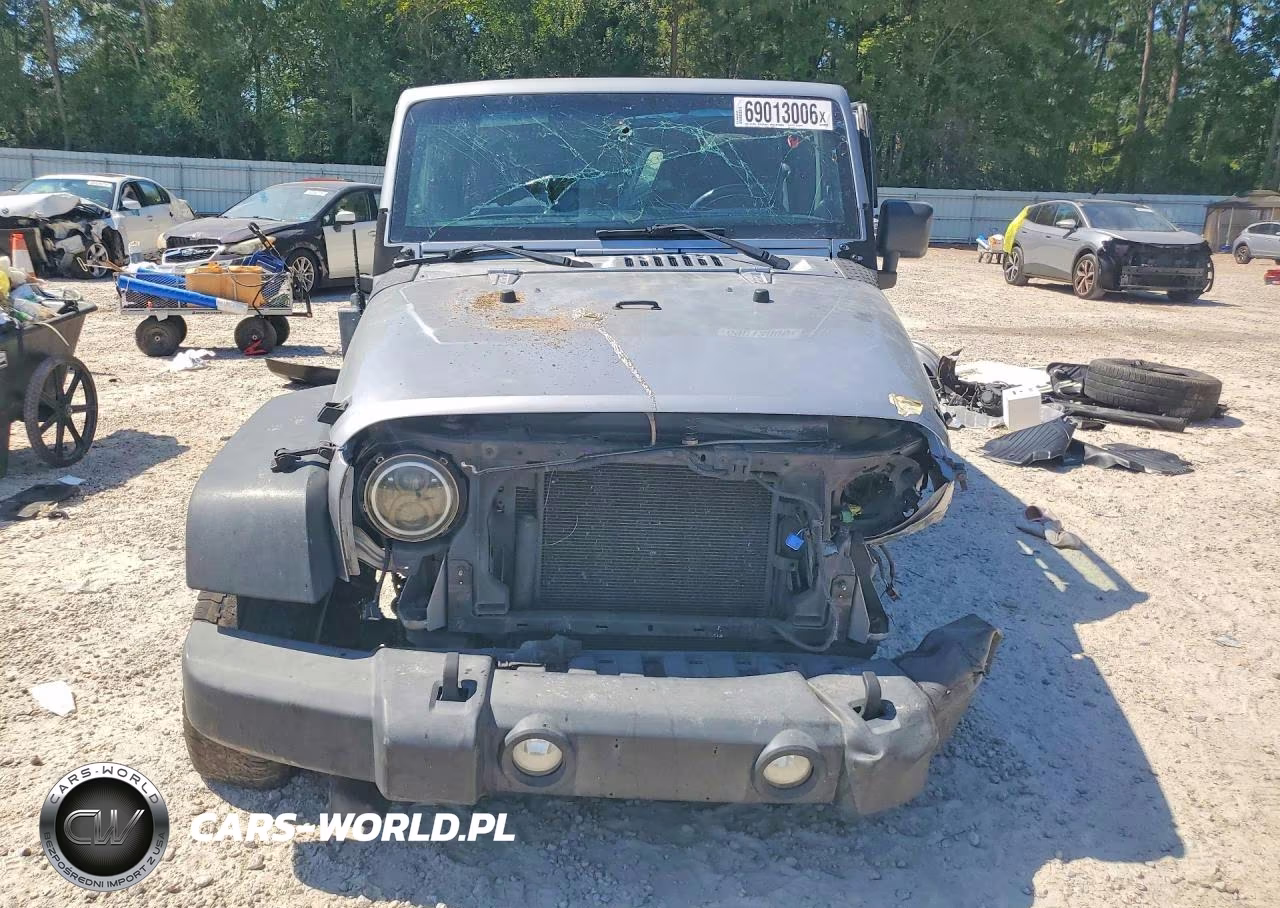 2014 Jeep Wrangler Unlimited Sport VIN:1C4BJWDG5EL316130 - 5
