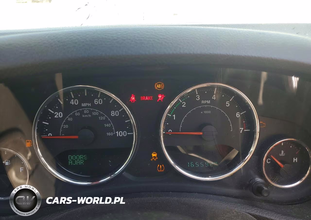 2014 Jeep Wrangler Unlimited Sport VIN:1C4BJWDG5EL316130 - 9